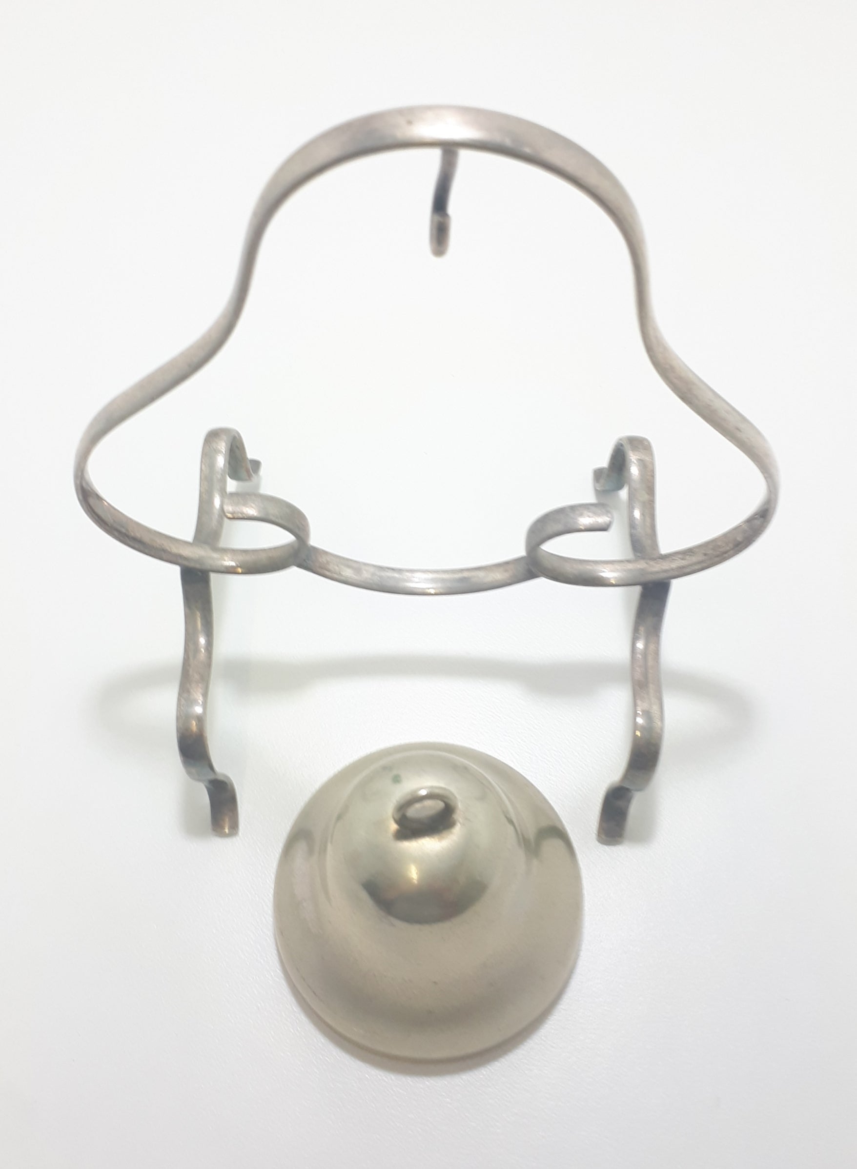 Vintage Pre 1950’s Silver Yeoman Plated Scroll Stand With Removable Table Gong
