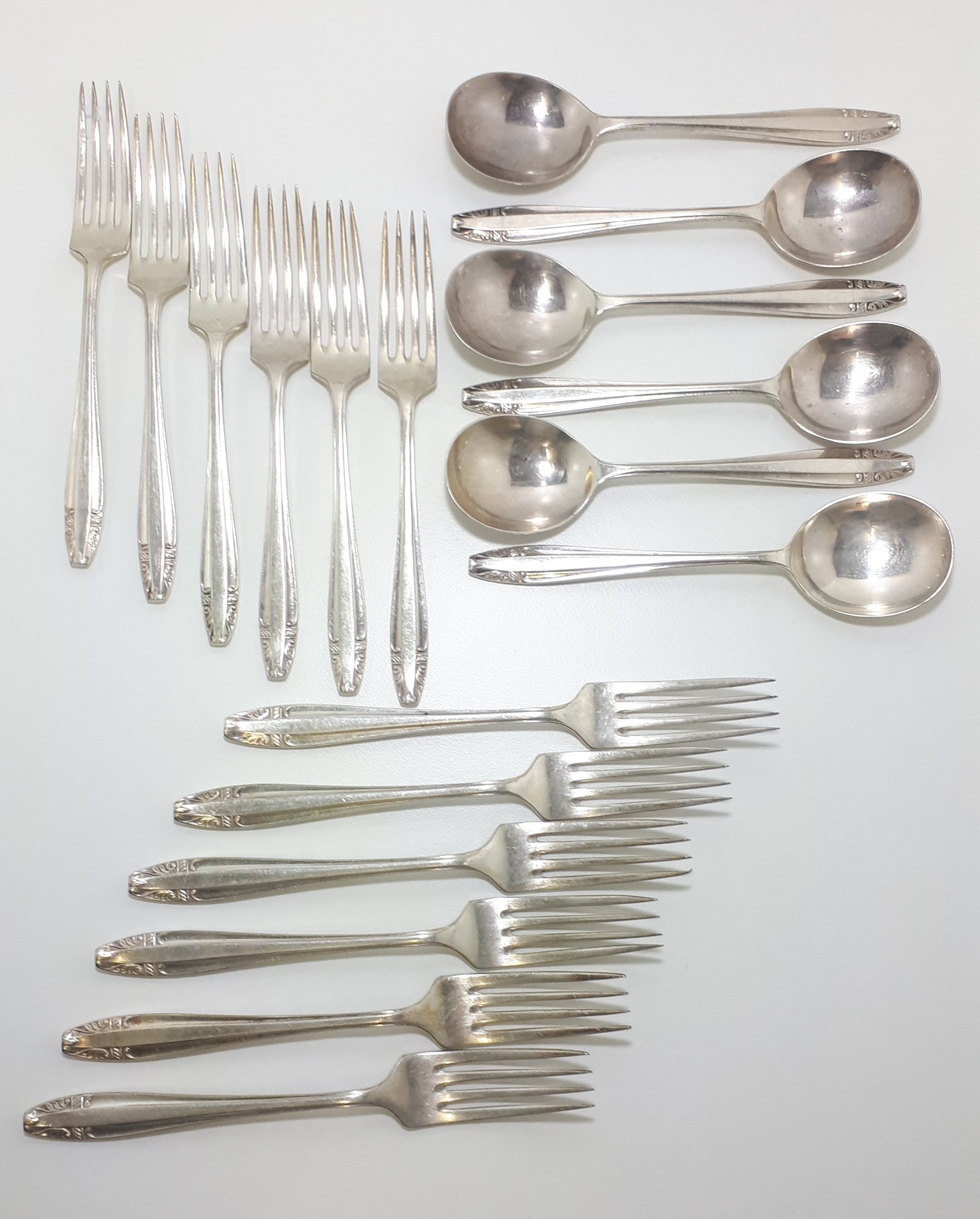 18 Piece 1950-1960’s Vintage Silver Plated Priestley & Moore Ltd., Sheffield Cutlery Set – Anniversary Handle Design