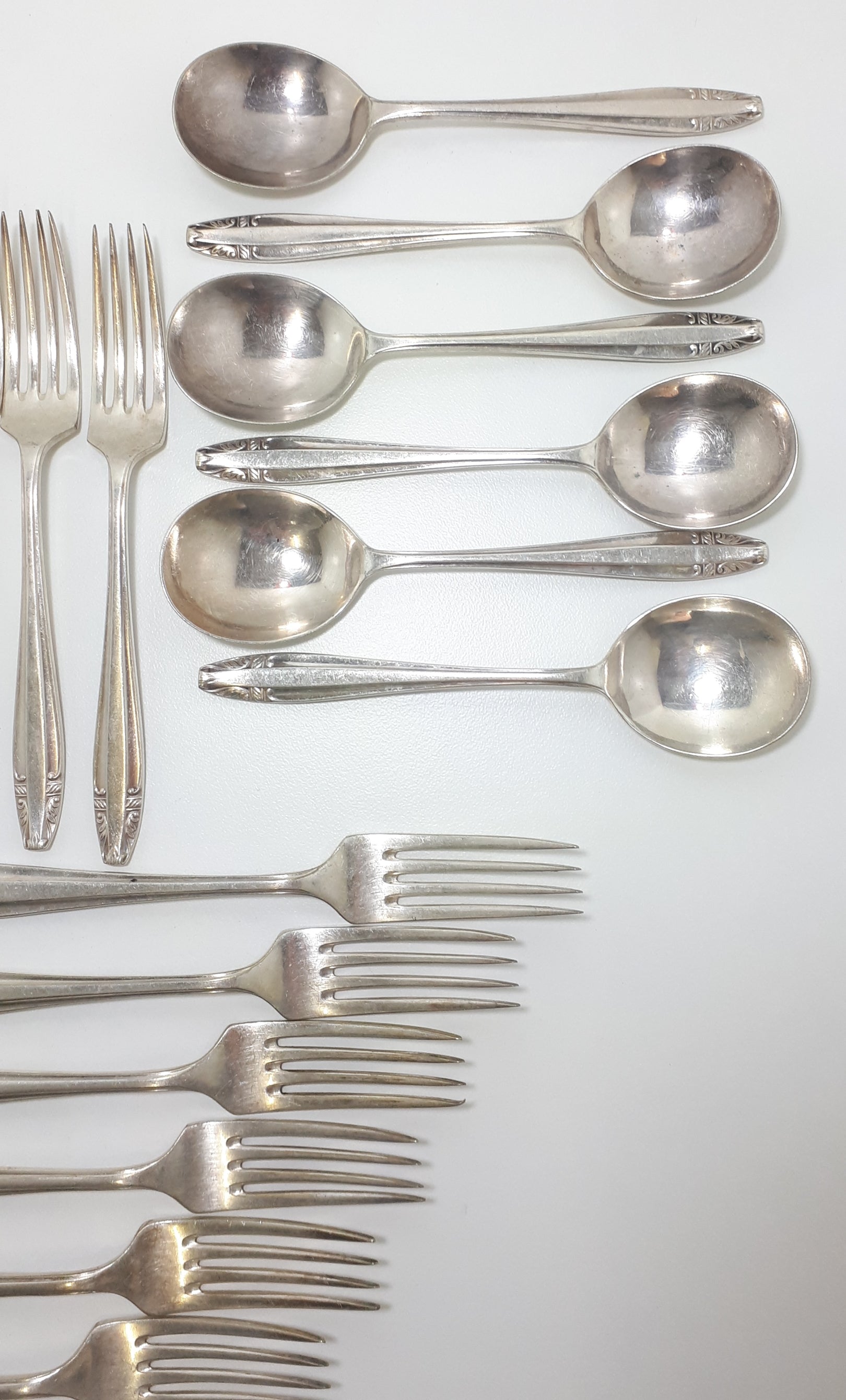 18 Piece 1950-1960’s Vintage Silver Plated Priestley & Moore Ltd., Sheffield Cutlery Set – Anniversary Handle Design