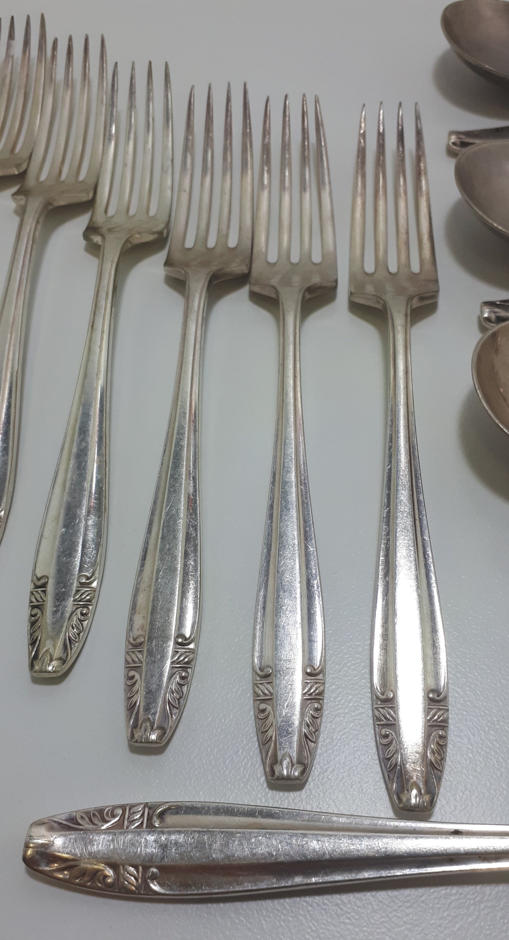 18 Piece 1950-1960’s Vintage Silver Plated Priestley & Moore Ltd., Sheffield Cutlery Set – Anniversary Handle Design
