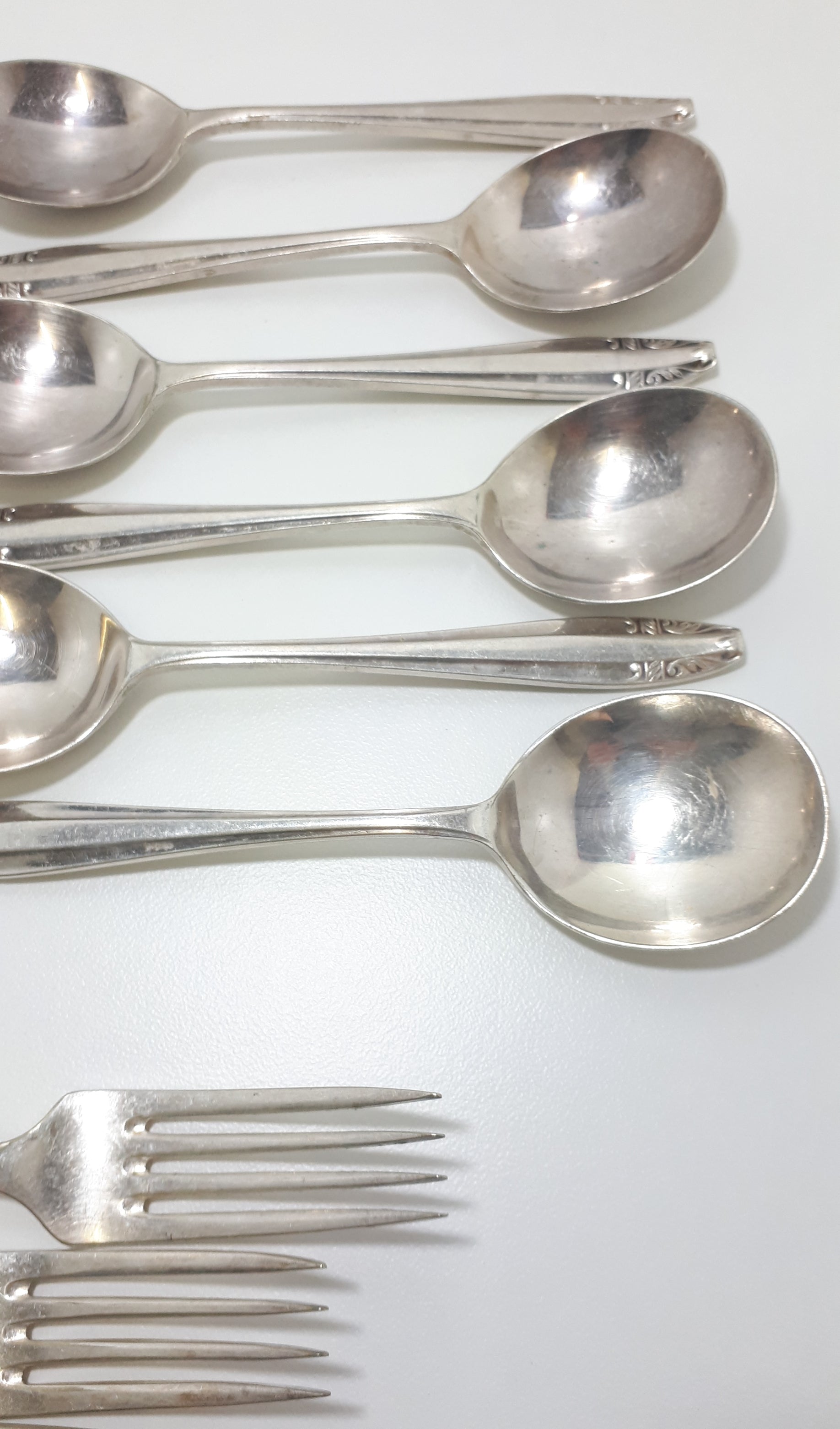 18 Piece 1950-1960’s Vintage Silver Plated Priestley & Moore Ltd., Sheffield Cutlery Set – Anniversary Handle Design