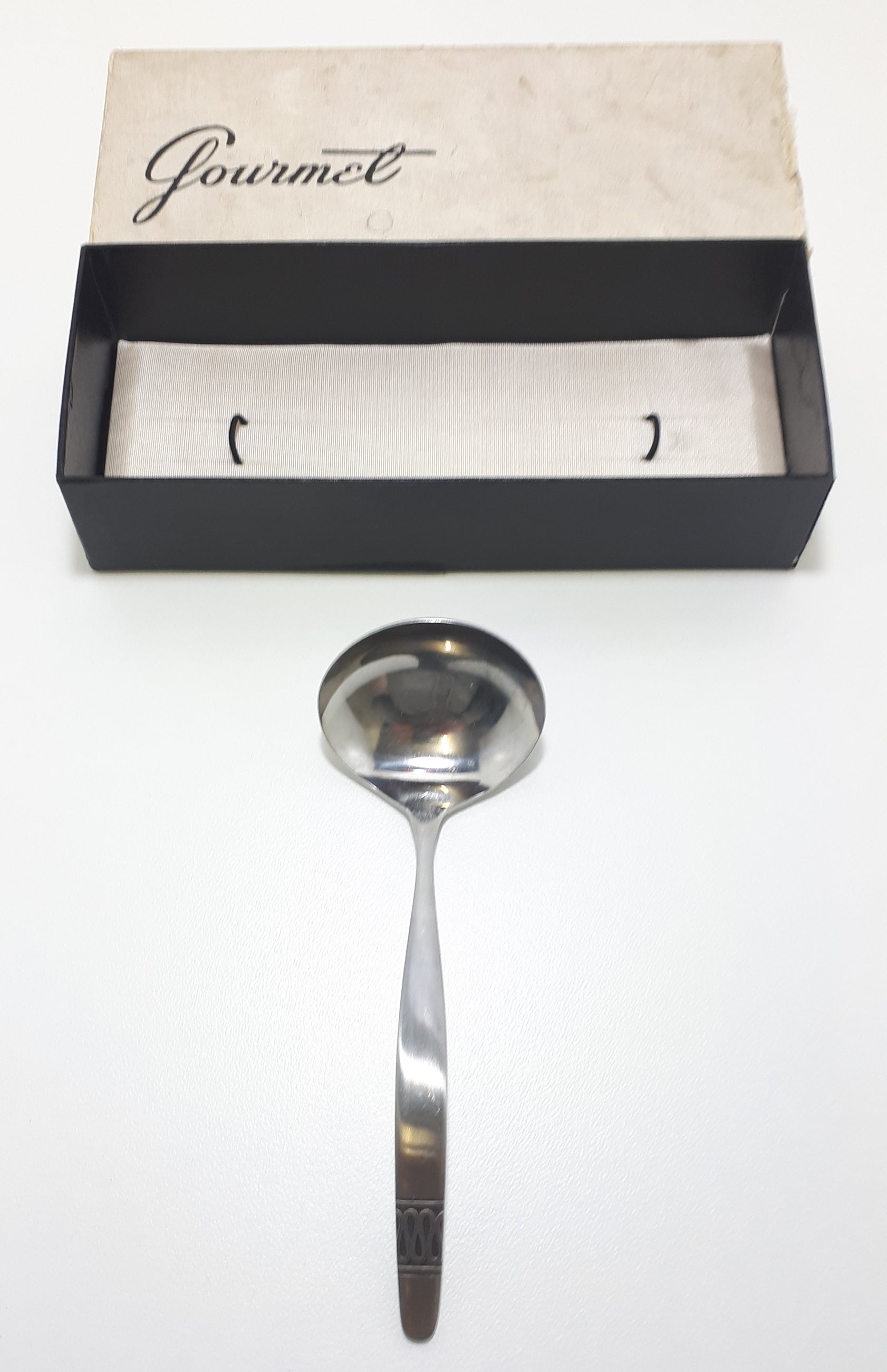 Vintage Boxed & Unused Stainless Steel Sauce / Gravy Ladle With Lynne Handle Design