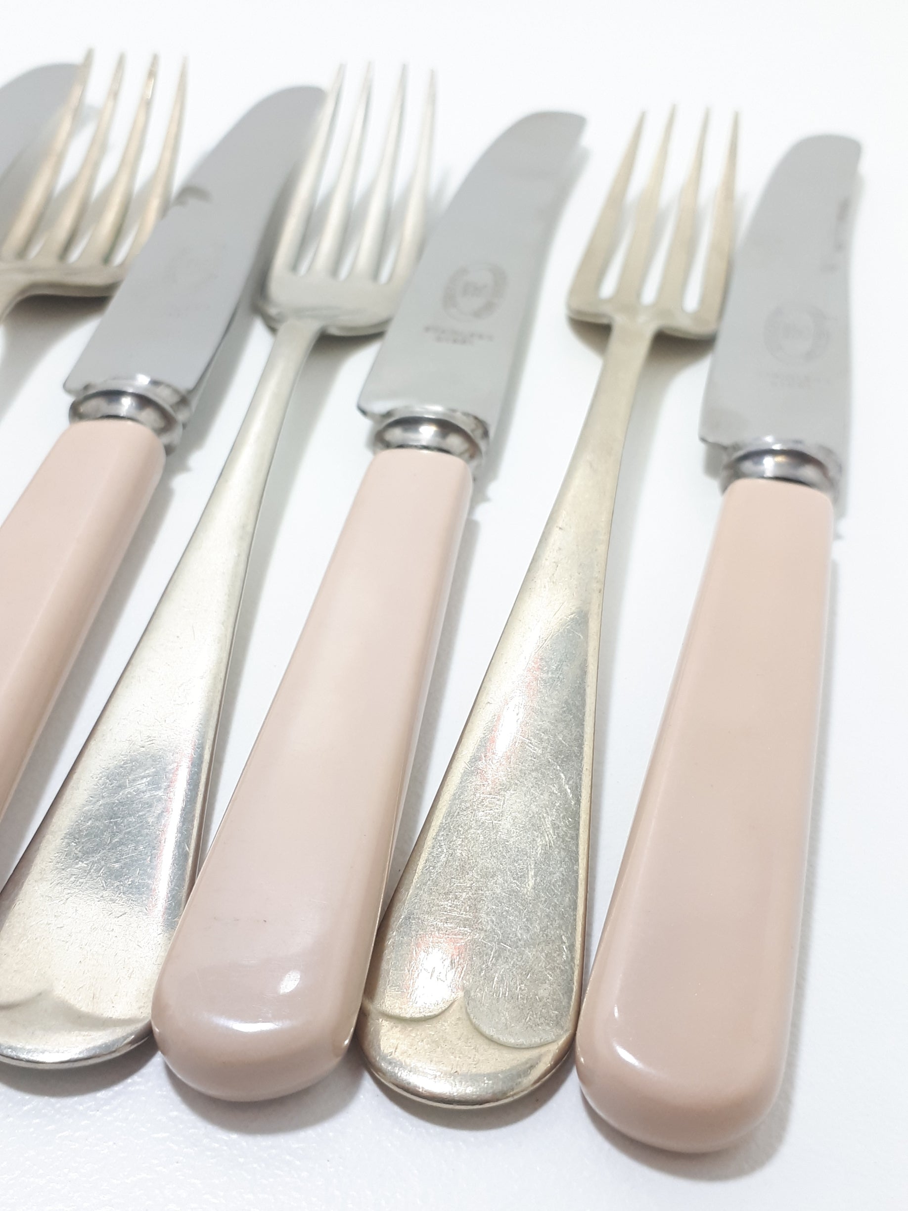 12 Piece Assembled Cutlery Set – 6 Atkinson Bros. Bakelite Knives & 6 Plated Forks From Different Cutlers