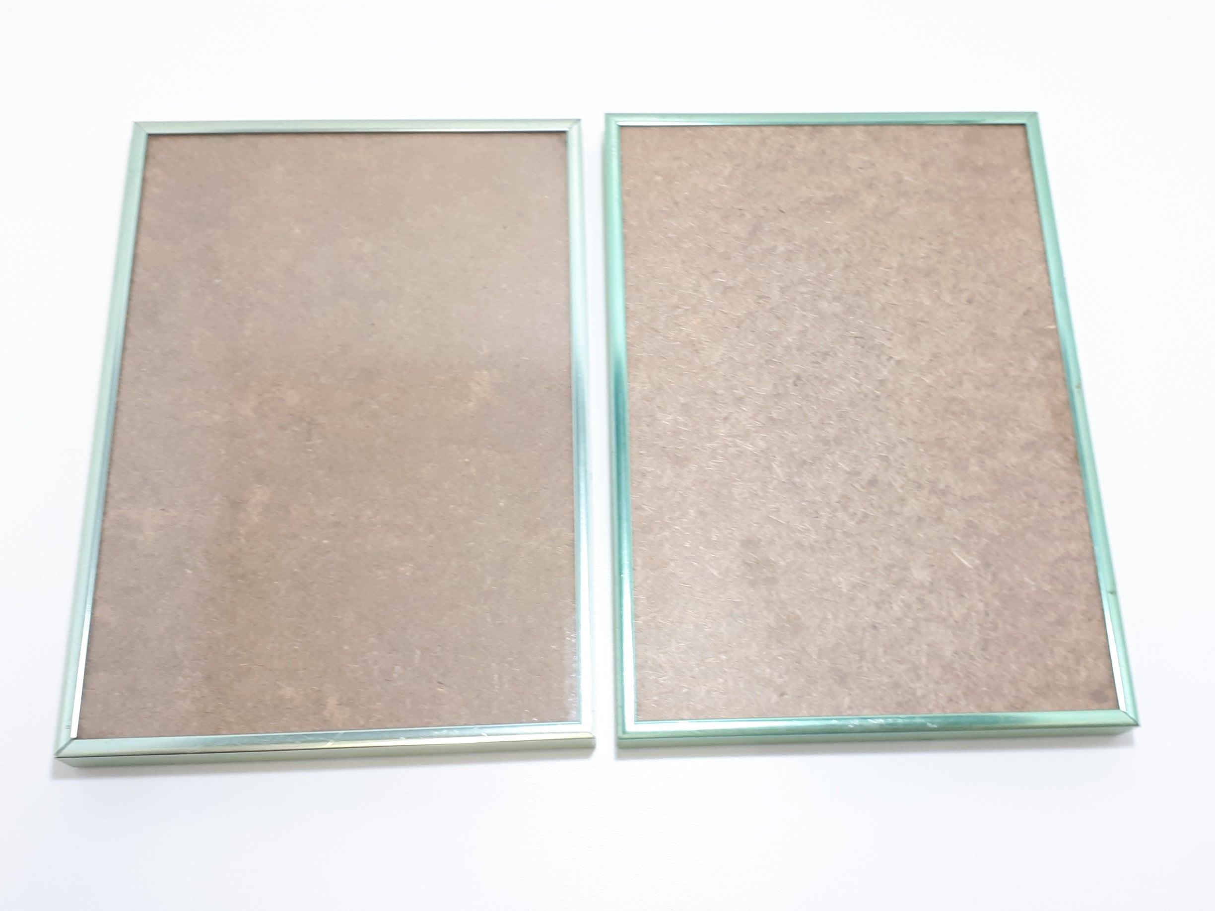 Contemporary Set Of Two Classique Metallic Photo Frames