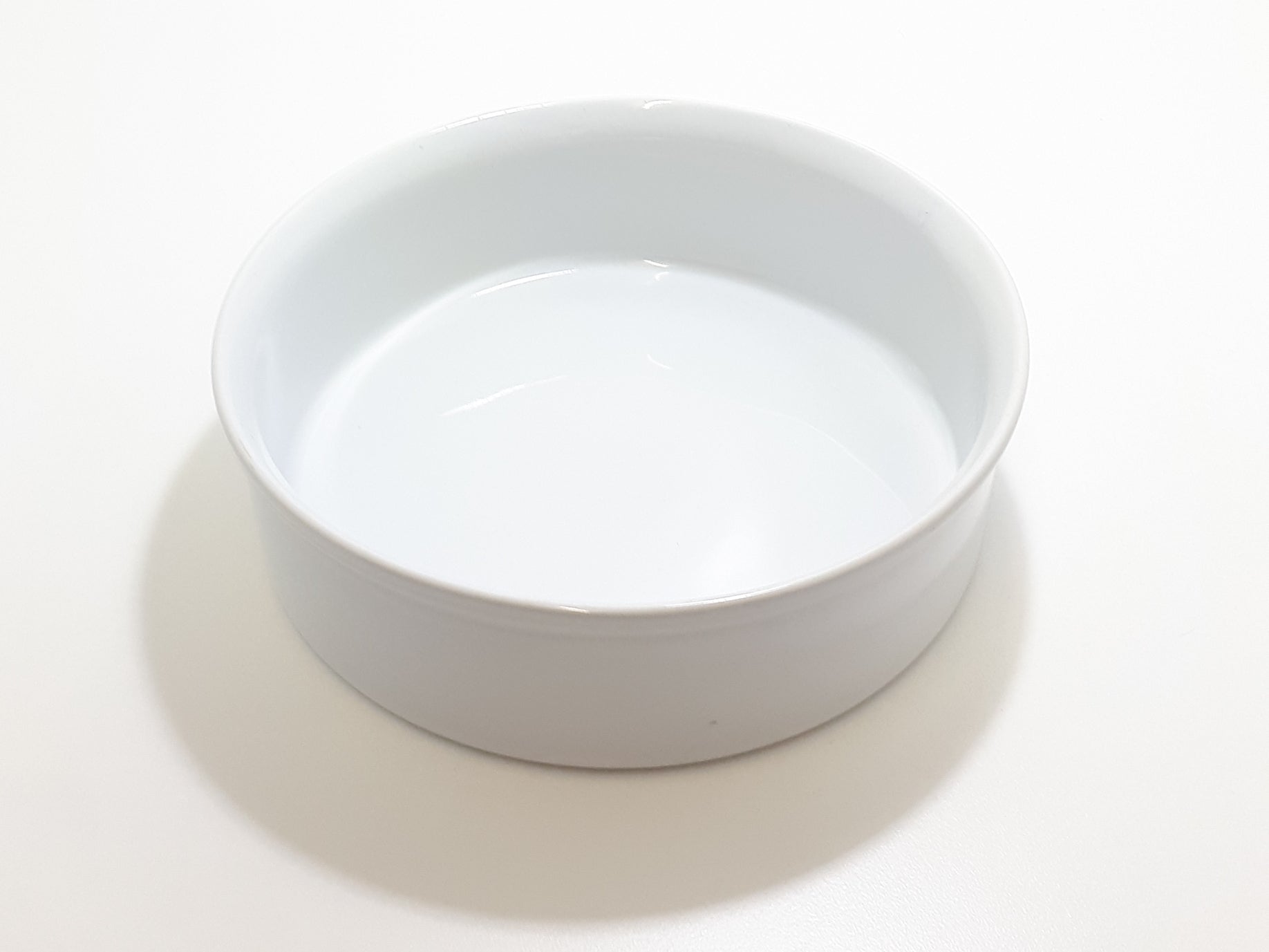 Contemporary White Round Porcelain Baking Dish / Open Casserole