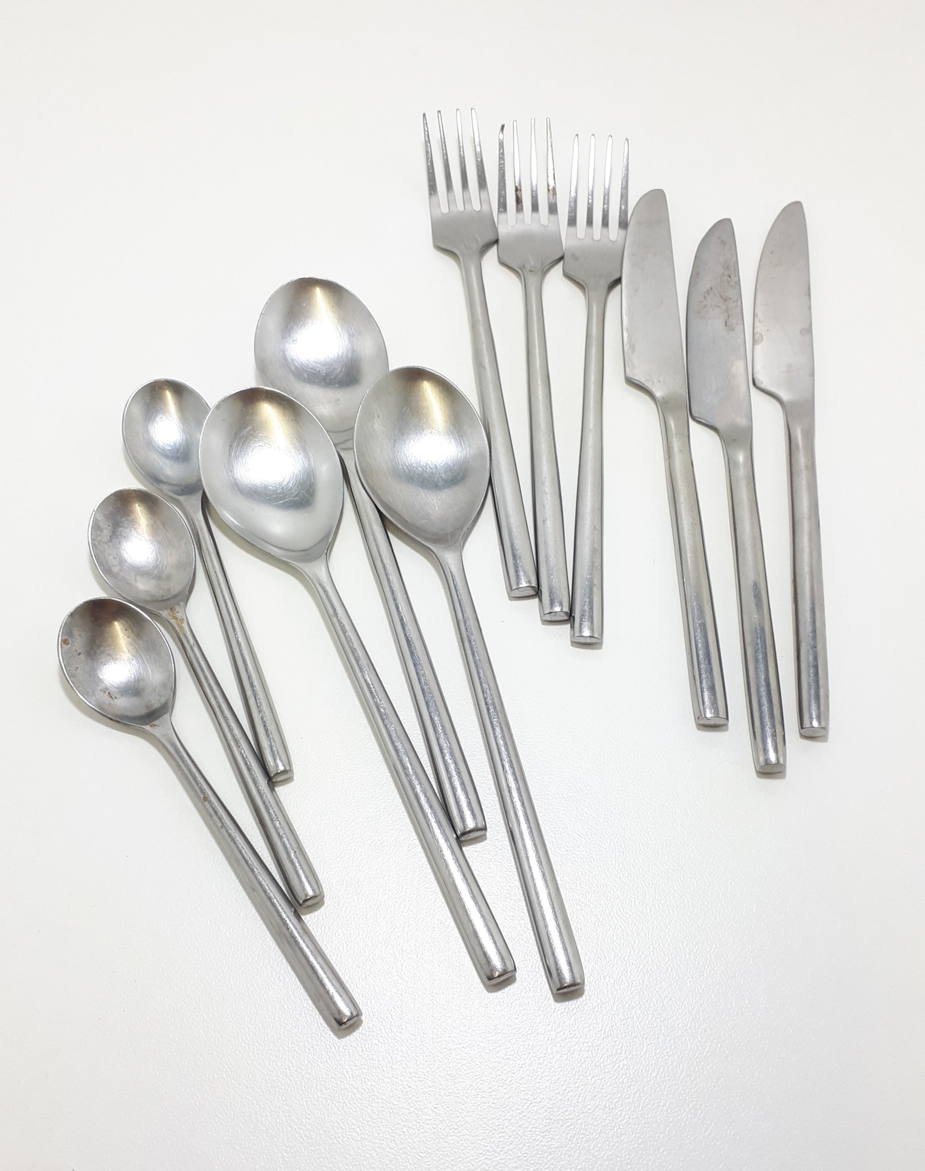 12 Piece Part Stainless Steel Cutlery Set – Modernist Style