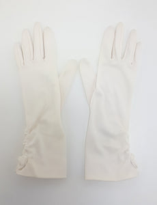 Pair Of White Vintage Gloves With Stretch & Bow Detail On The Wrist