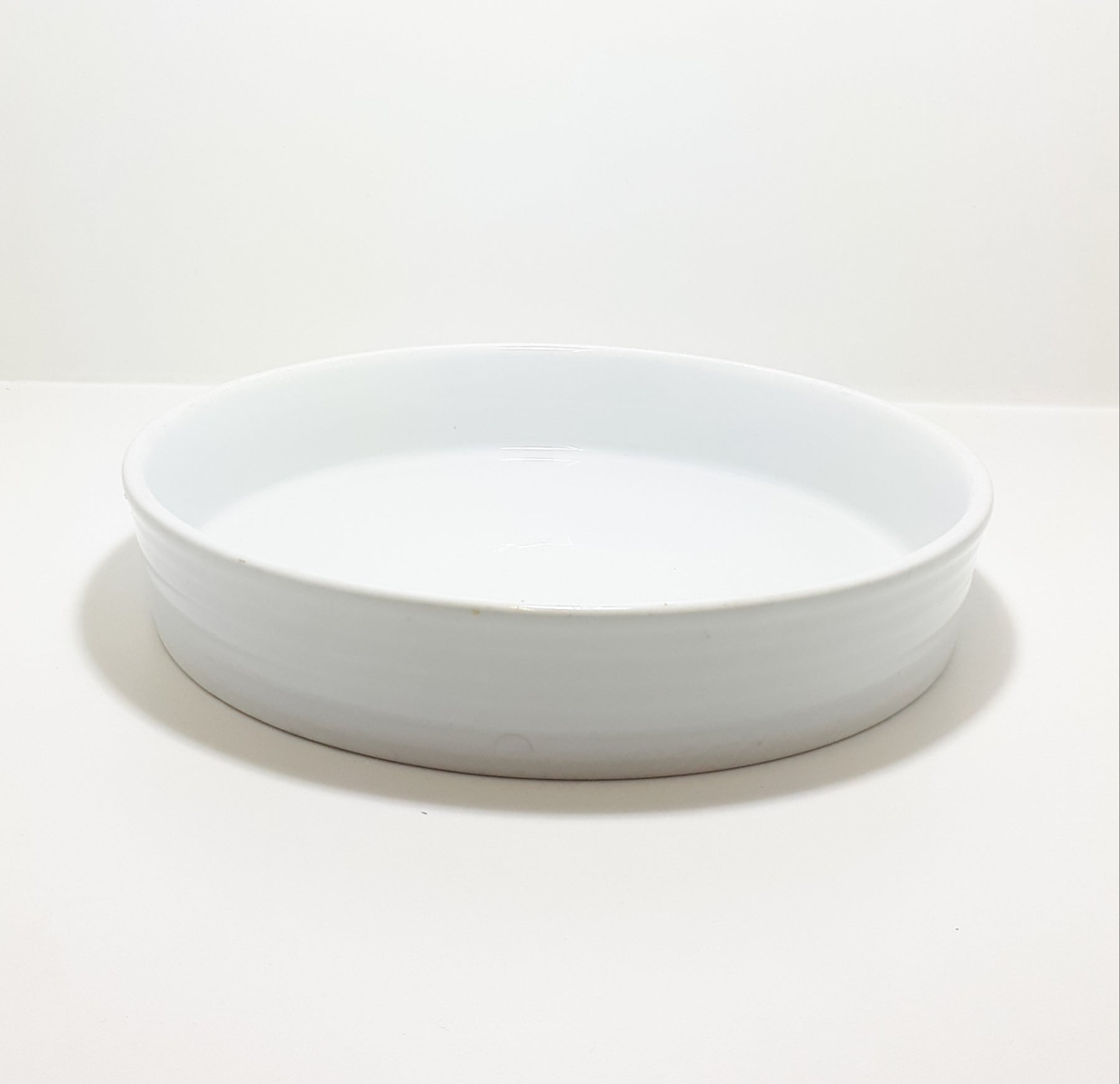 Contemporary White Ceramic Kitchen Confidential Baking Dish / Pie Dish