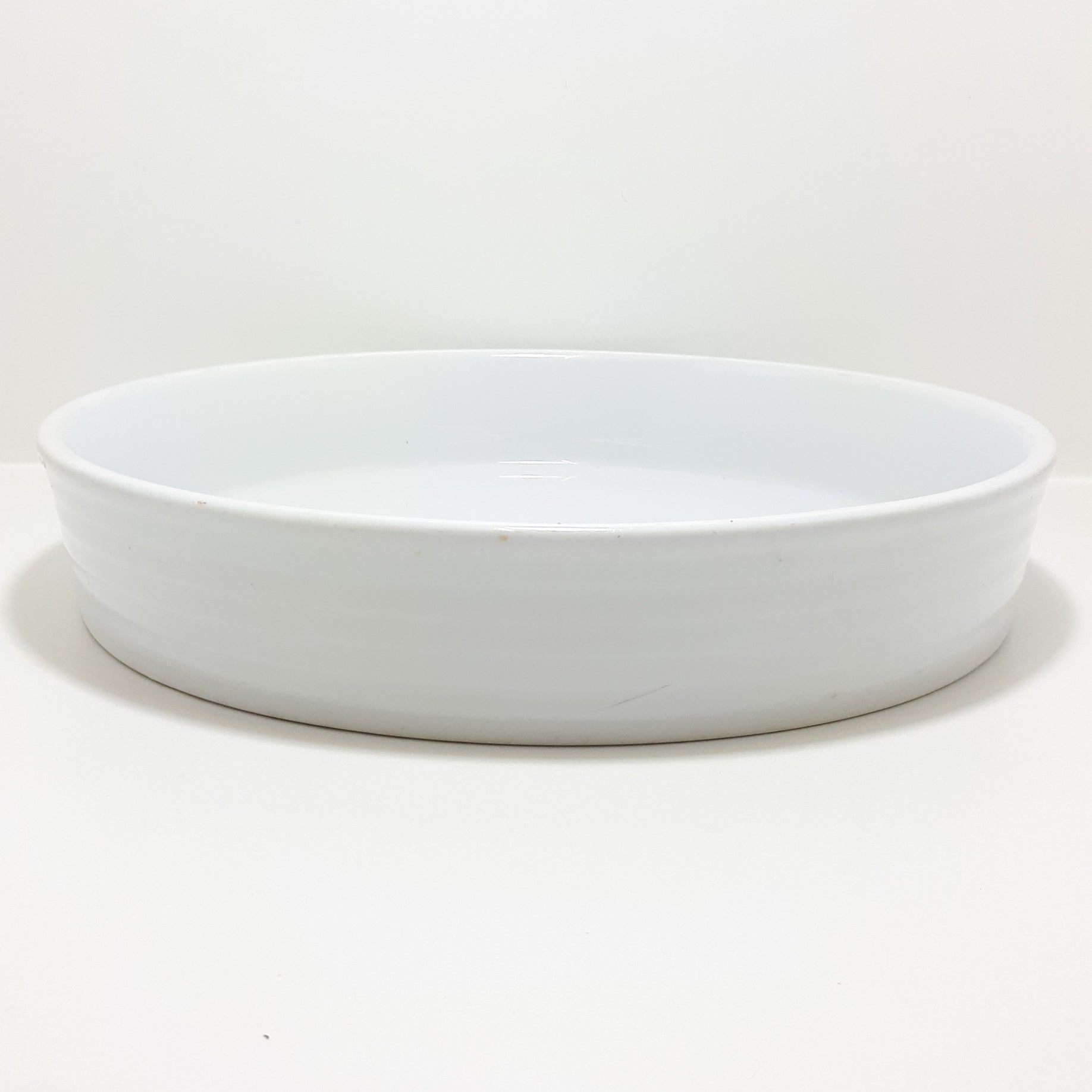 Contemporary White Ceramic Kitchen Confidential Baking Dish / Pie Dish