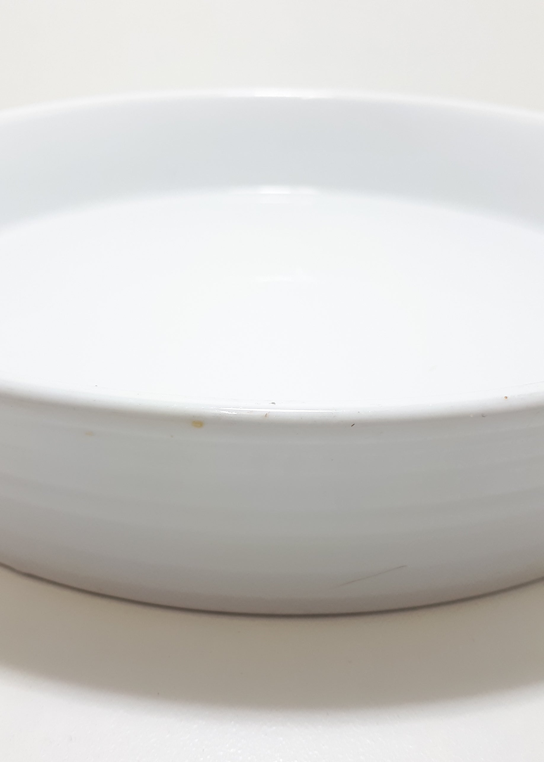 Contemporary White Ceramic Kitchen Confidential Baking Dish / Pie Dish