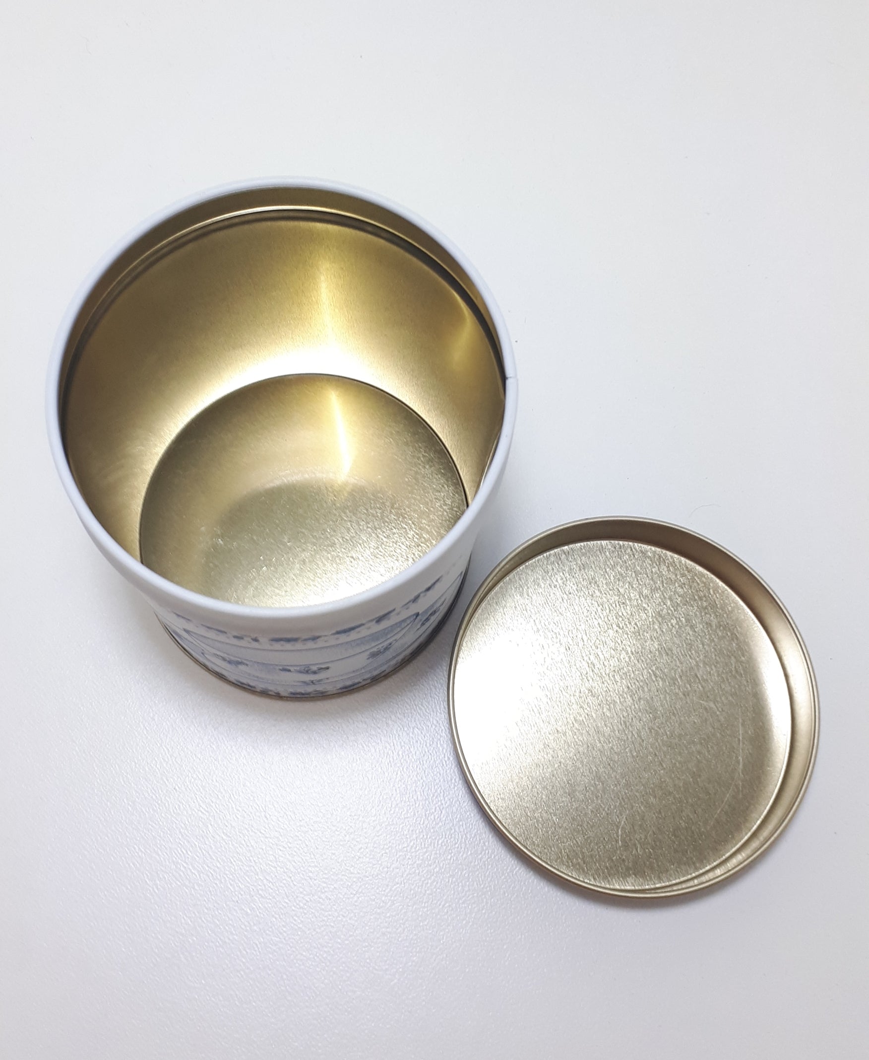 Collectable Blue & White Tin With Tea Cup & Flower Decoration
