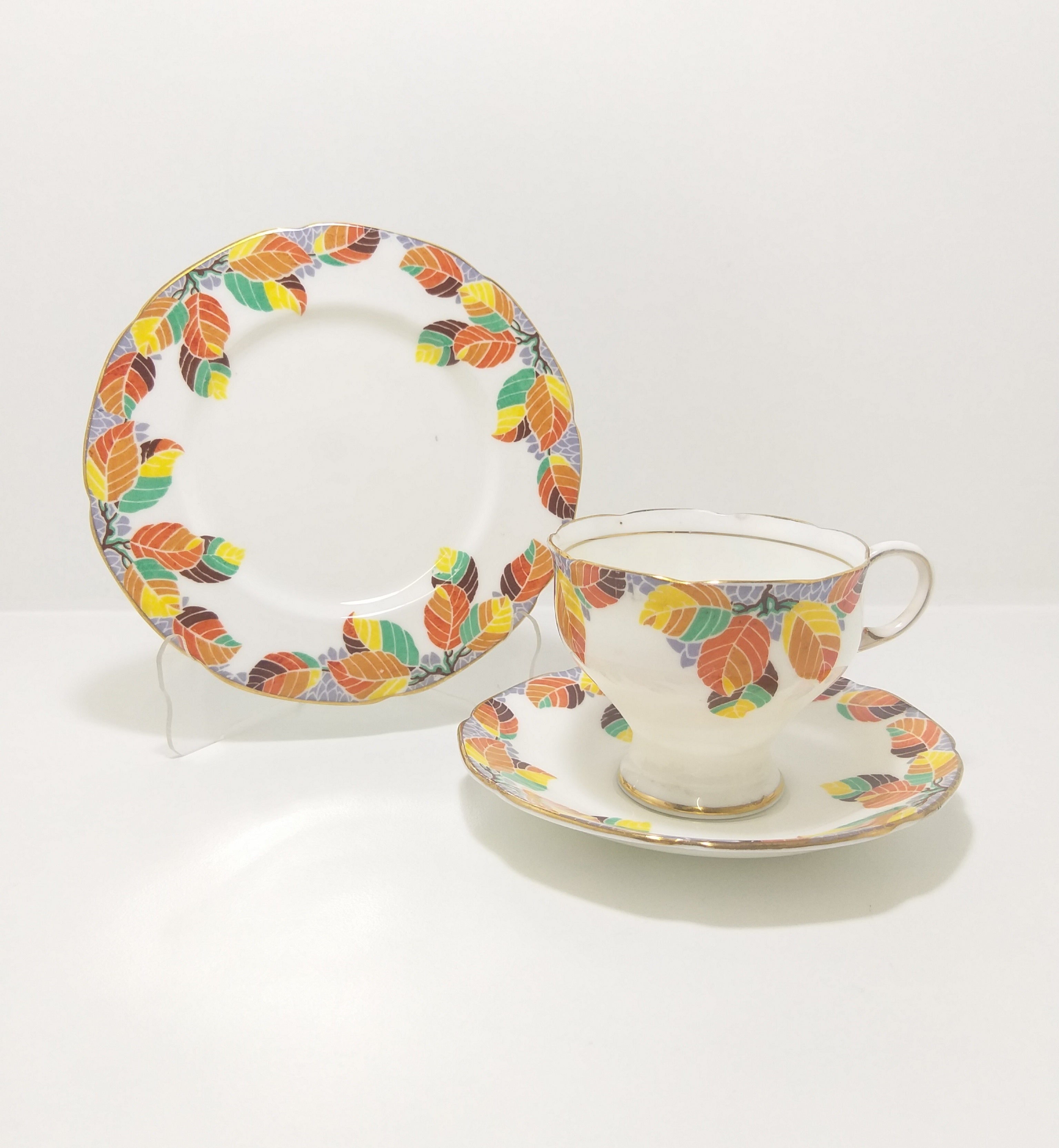 Exquisite Vintage Paragon China Tea Trio – Pattern No. X3167 (Untraceable)