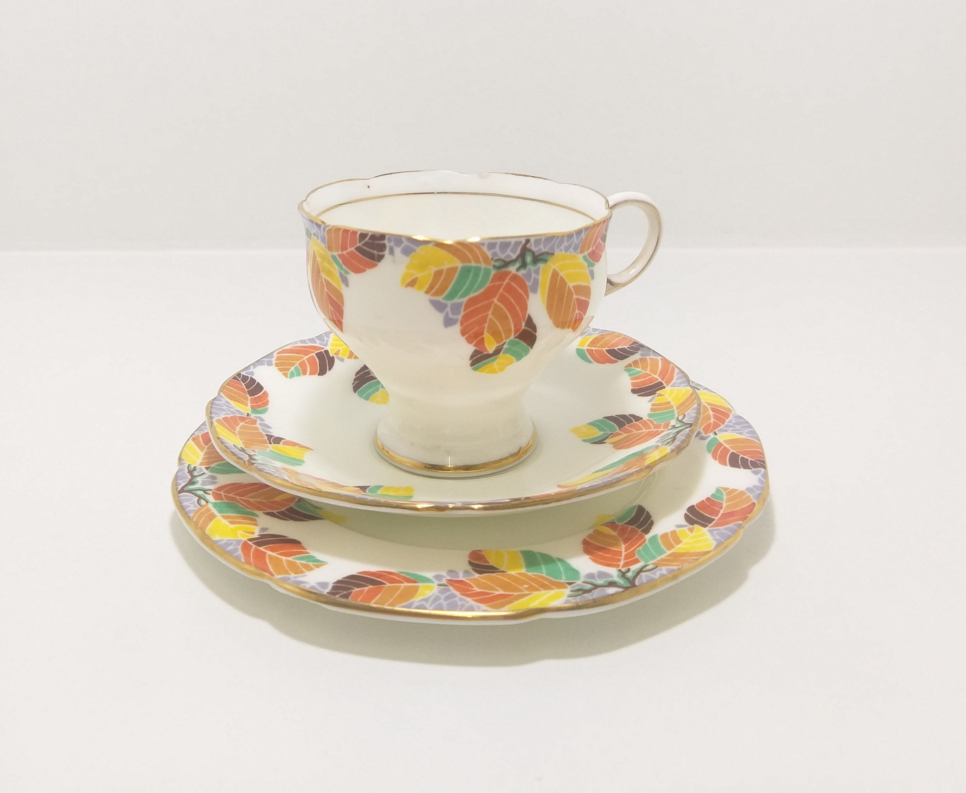 Exquisite Vintage Paragon China Tea Trio – Pattern No. X3167 (Untraceable)