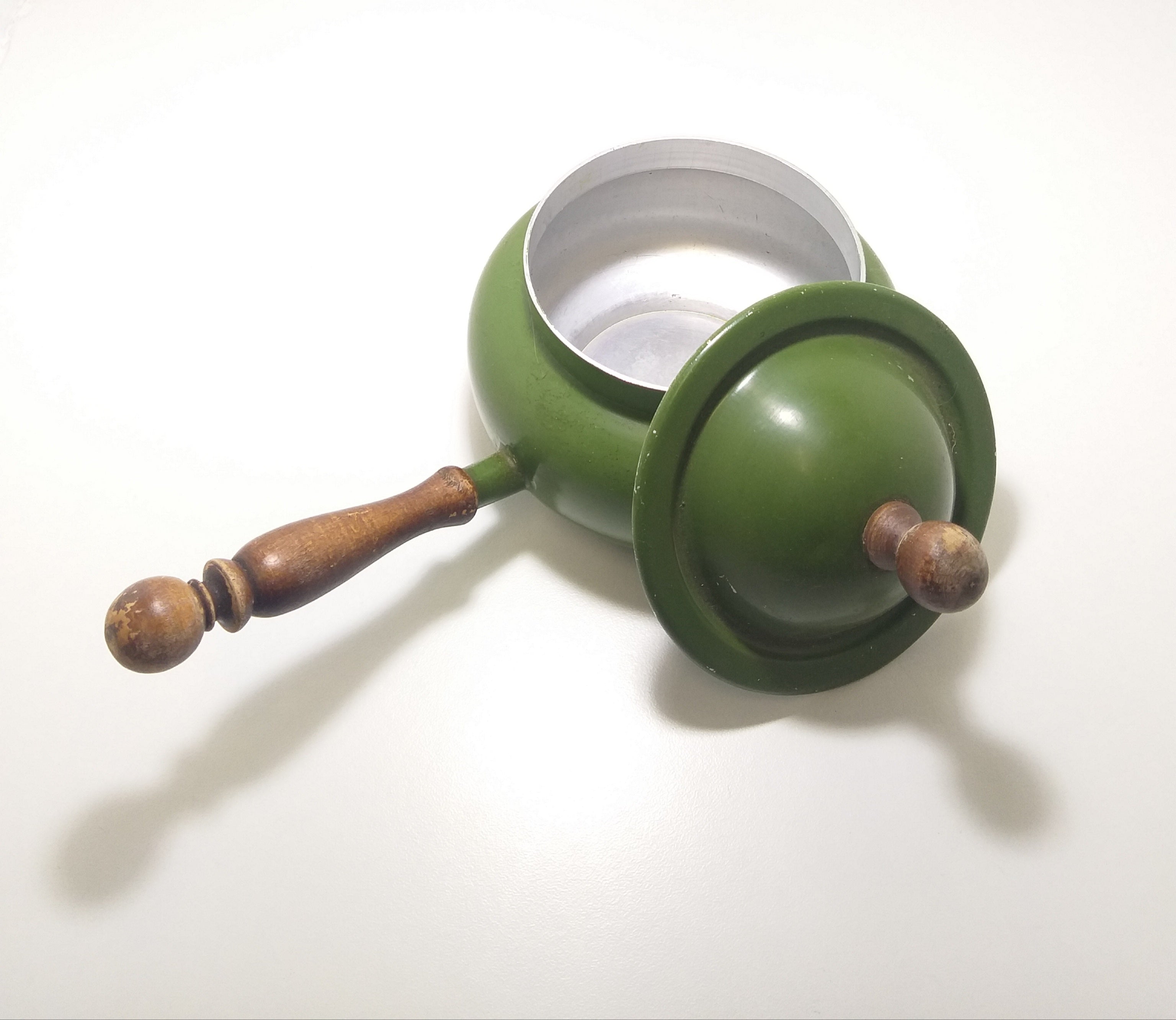 Vintage 1950-1960’s Olive Green Aluminium Fondue Pot With Wood Handle & Lid Finial