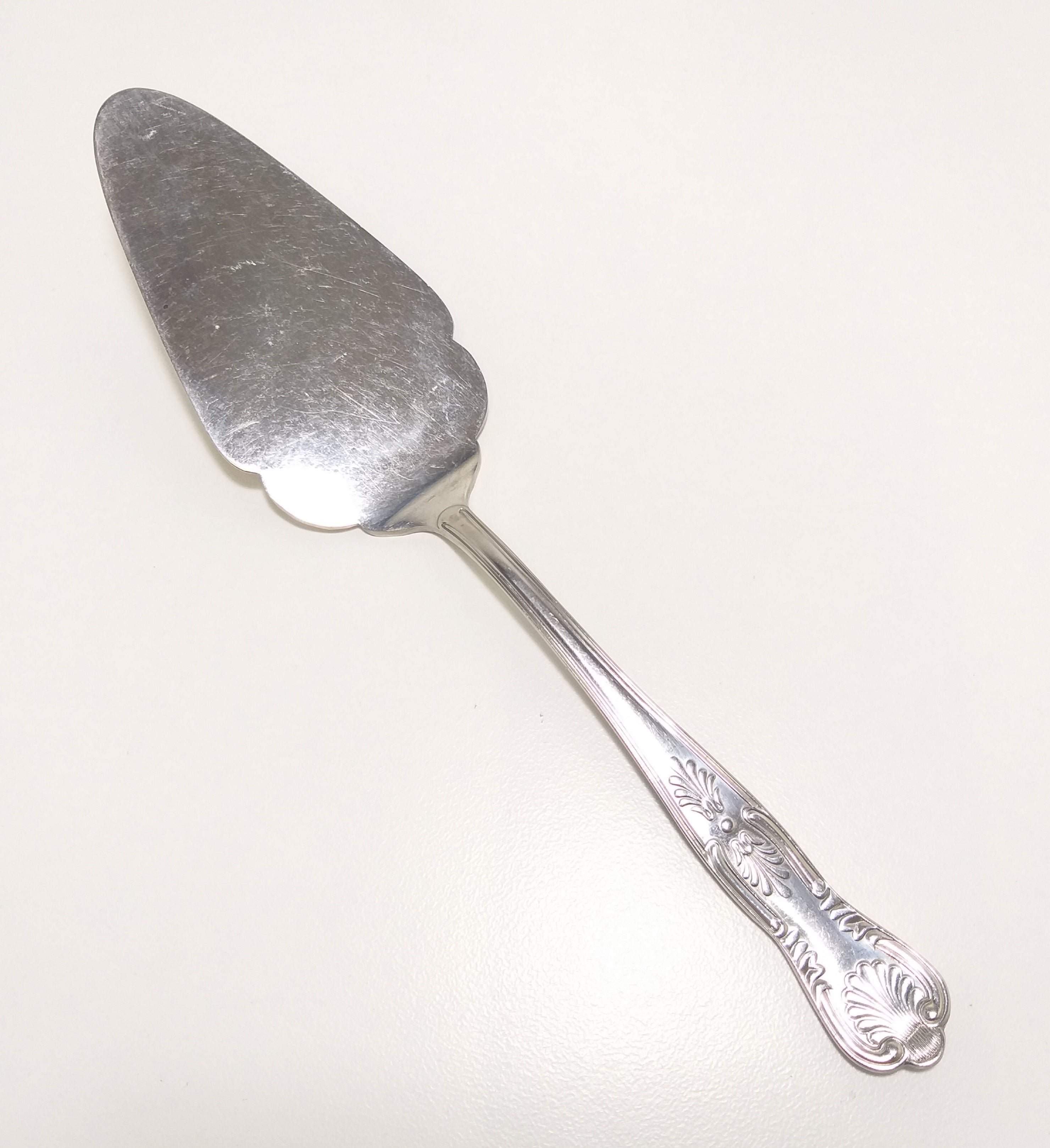 Vintage Kings Pattern Cake Lifter