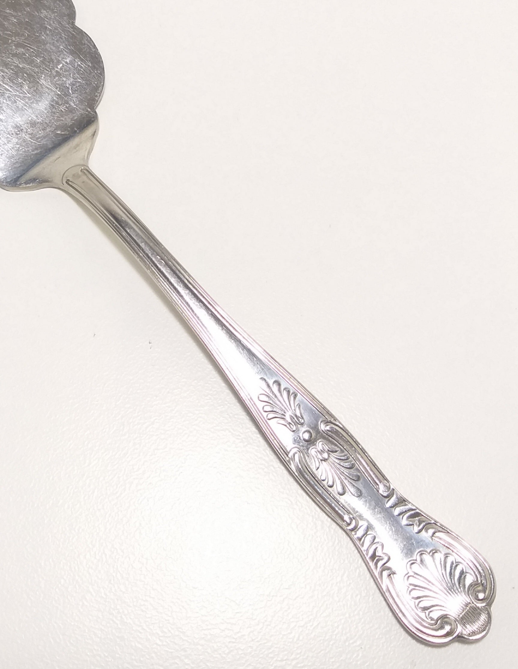Vintage Kings Pattern Cake Lifter