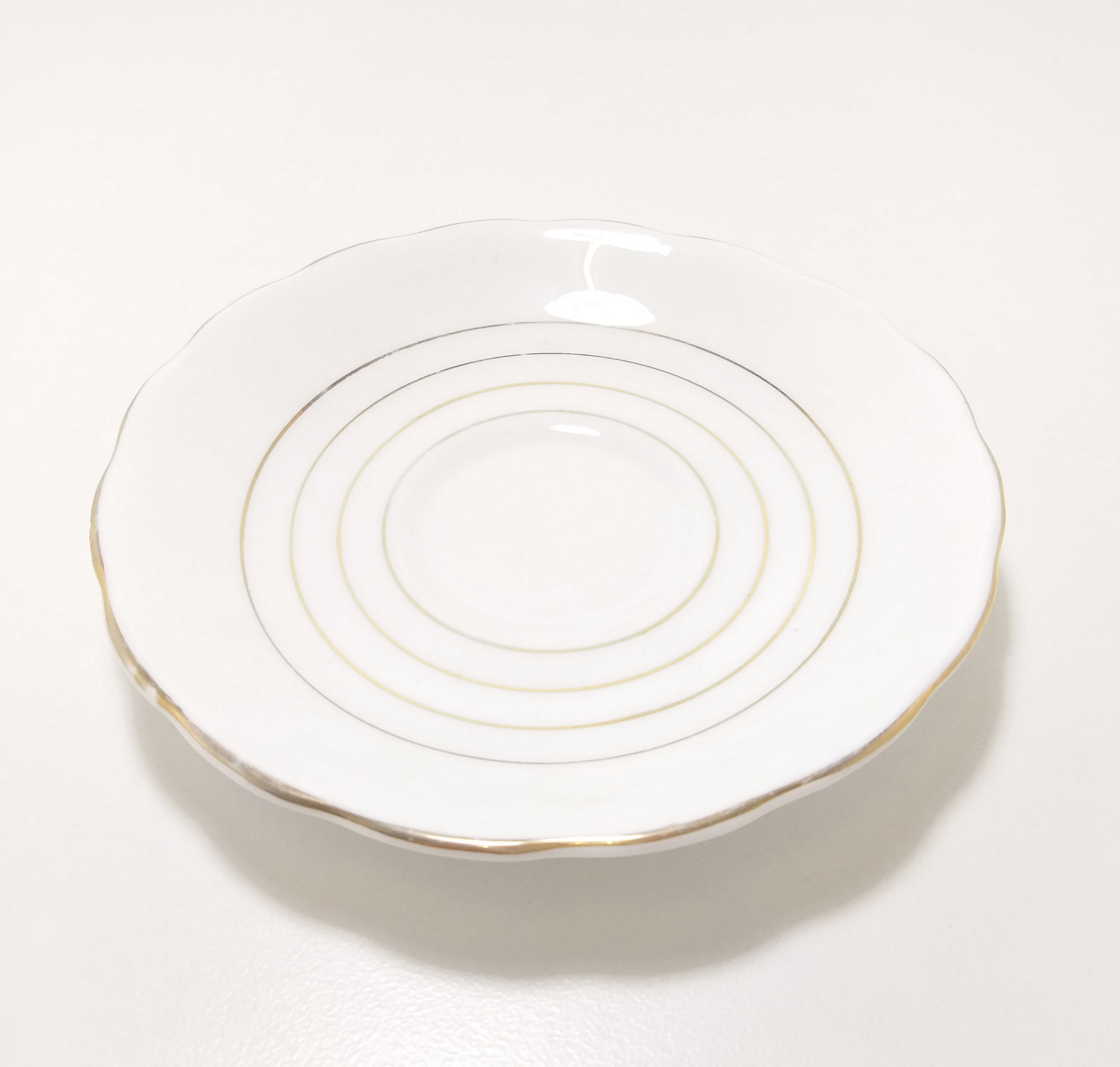 Vintage 1913-1953 Royal Vale White & Gold Bone China Saucer – Pattern 6076