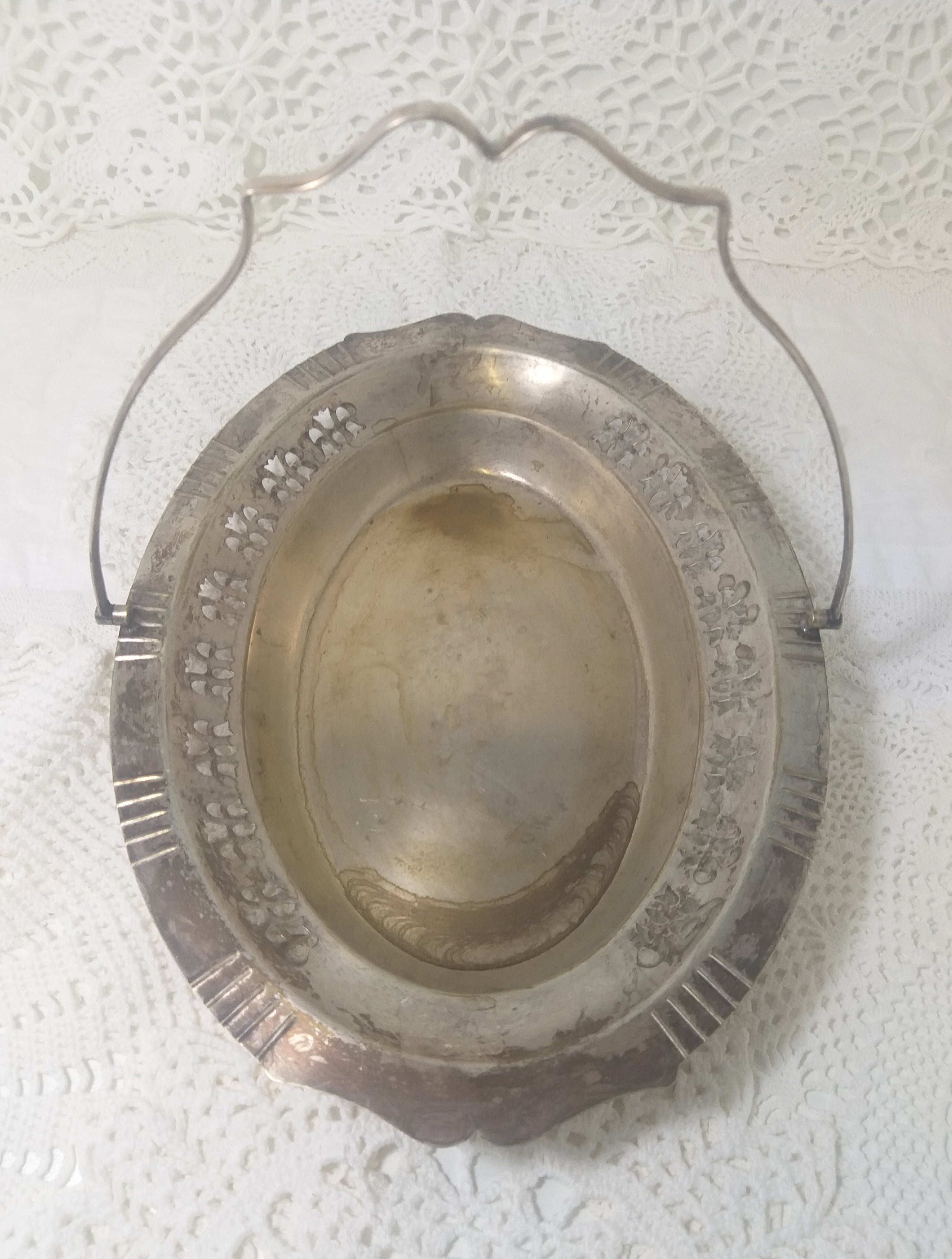 Vintage Silver Plated Yeoman Pierced Metal Display Basket With Swing Handle