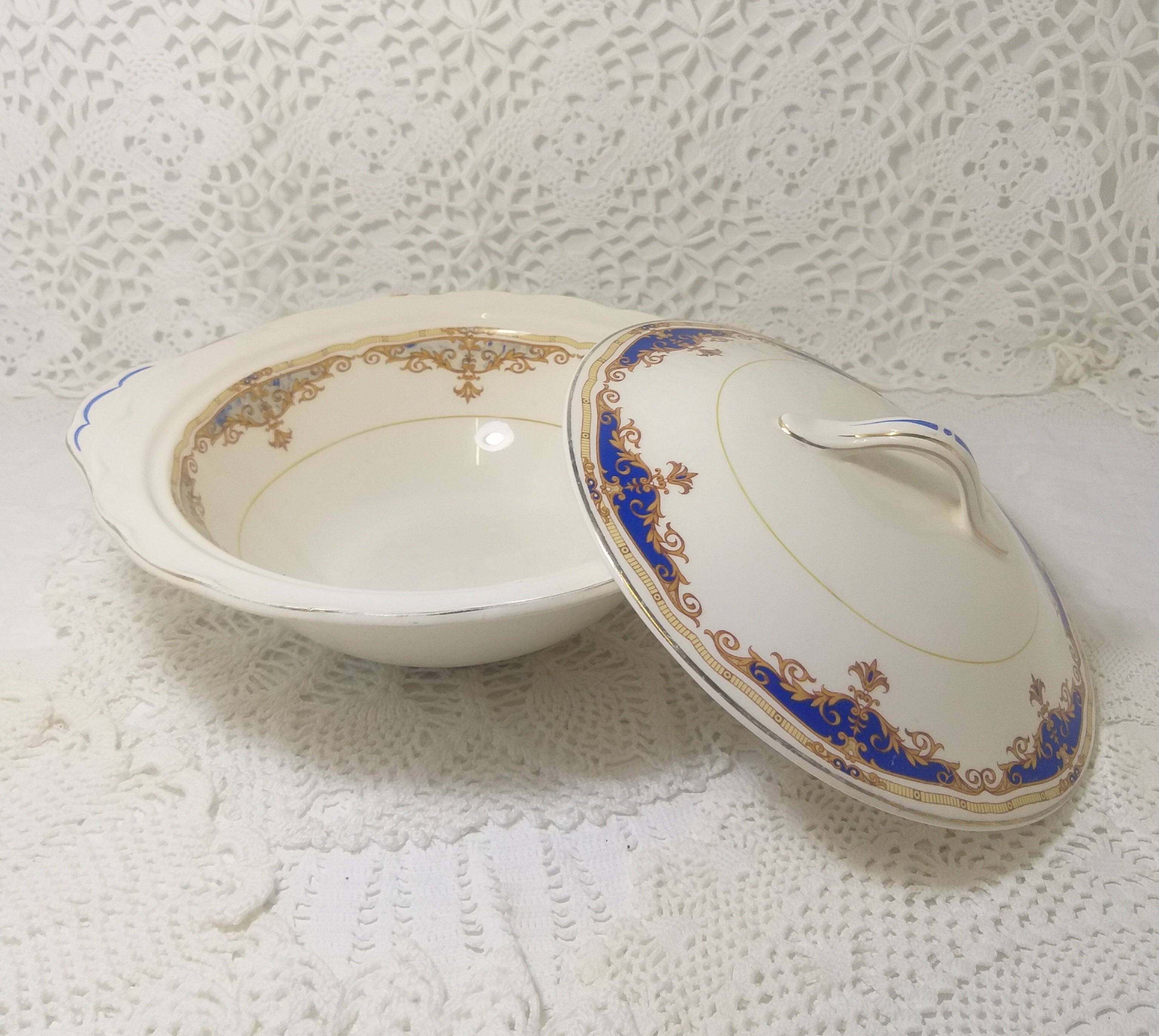 1936-1954 Vintage W.H. Grindley Cream Petal Porcelain Lidded Vegetable Tureen – Janique Pattern