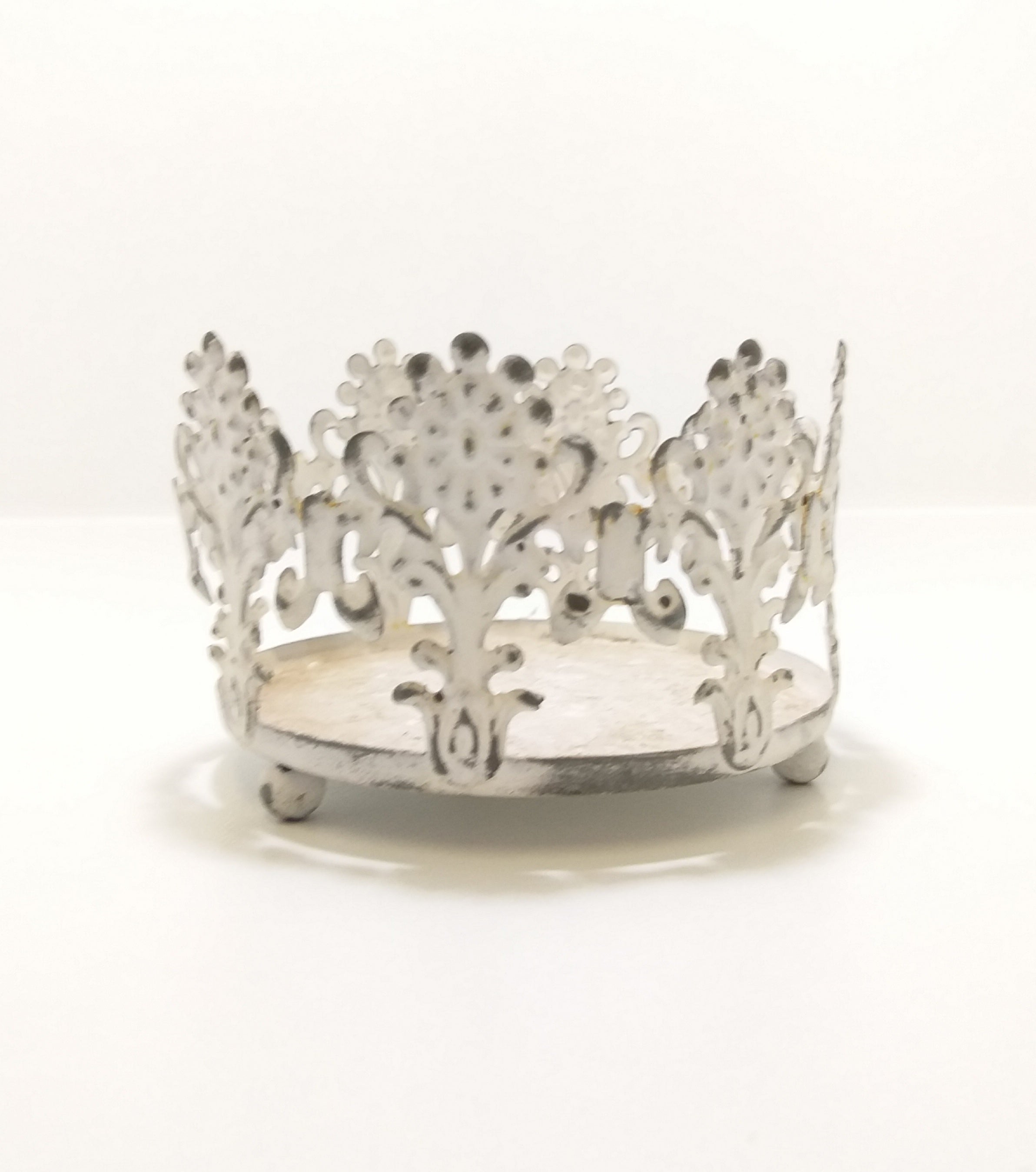 White Painted Gothic Styled Metal Candle Holder
