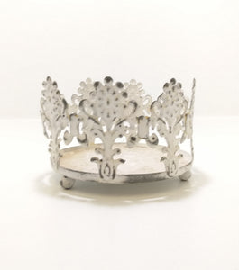 White Painted Gothic Styled Metal Candle Holder