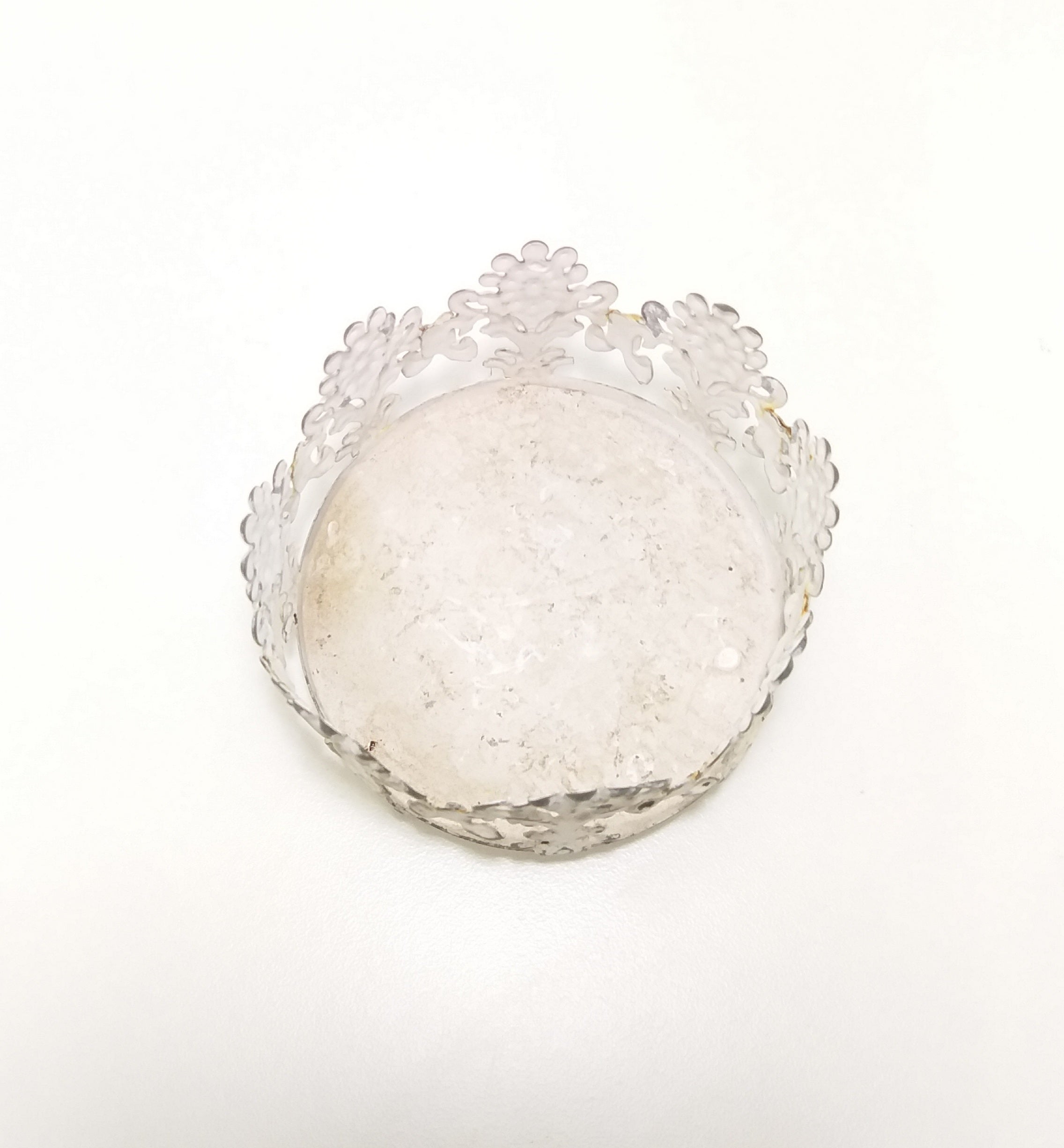 White Painted Gothic Styled Metal Candle Holder