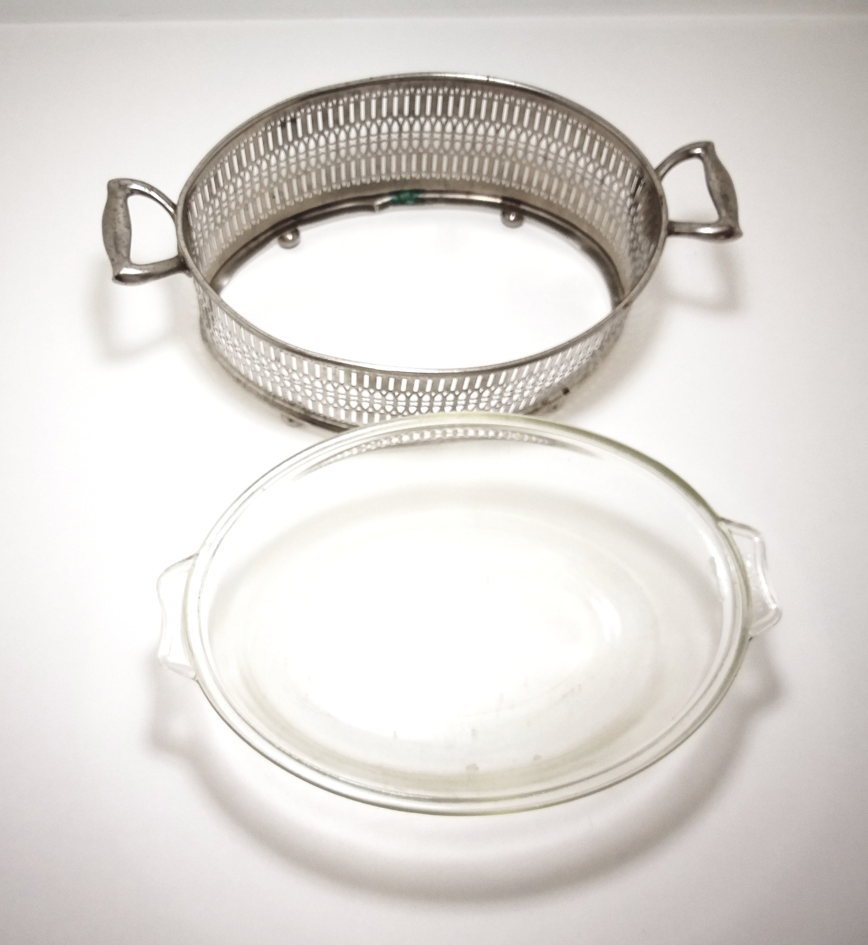Vintage “Universal” Silver Plated Oval Casserole Stand & 1960’s-1970’s Glass Pyrex Casserole Dish