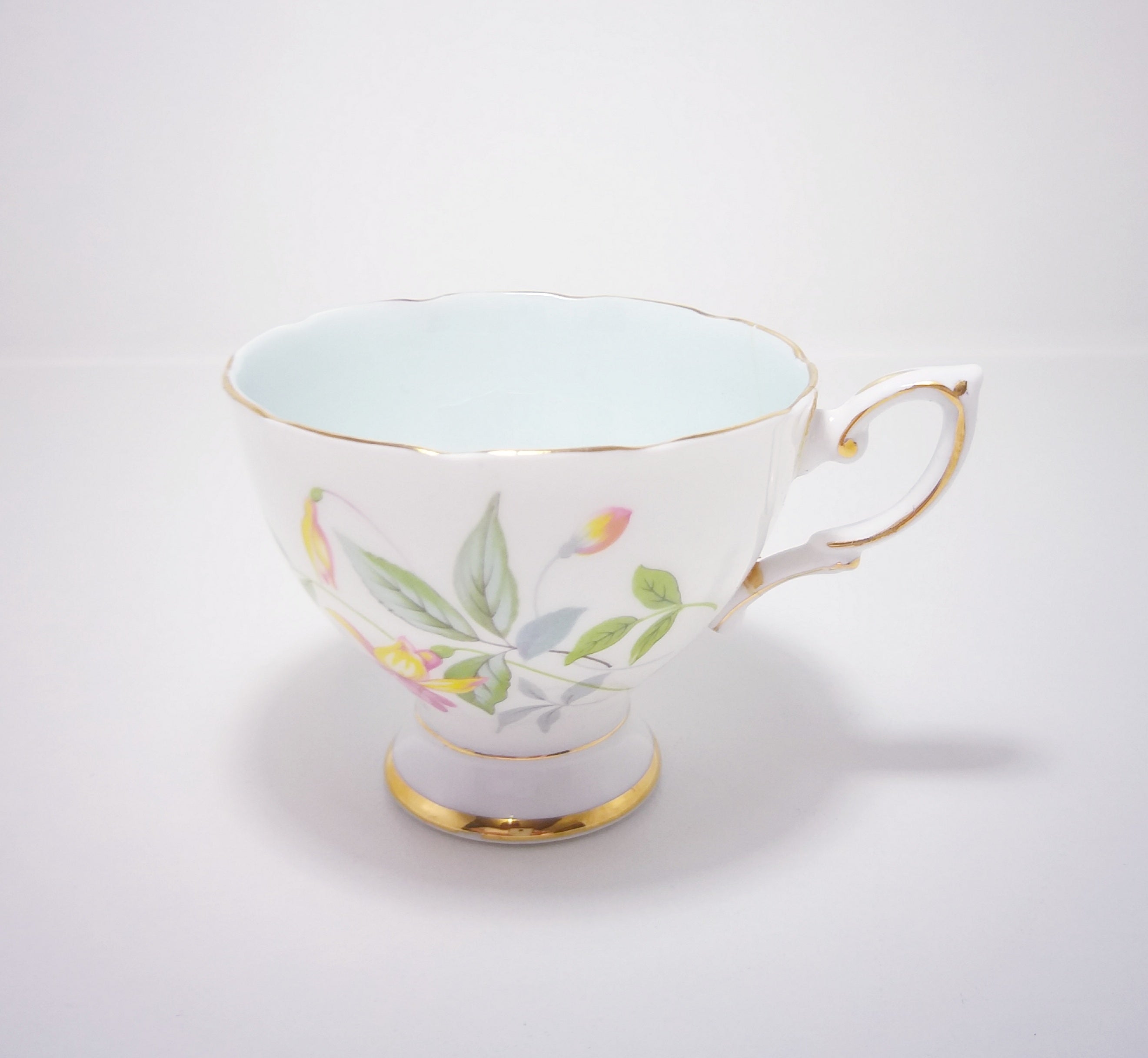 Vintage Royal Standard Tea Cup – Fuchsia Pattern 3057