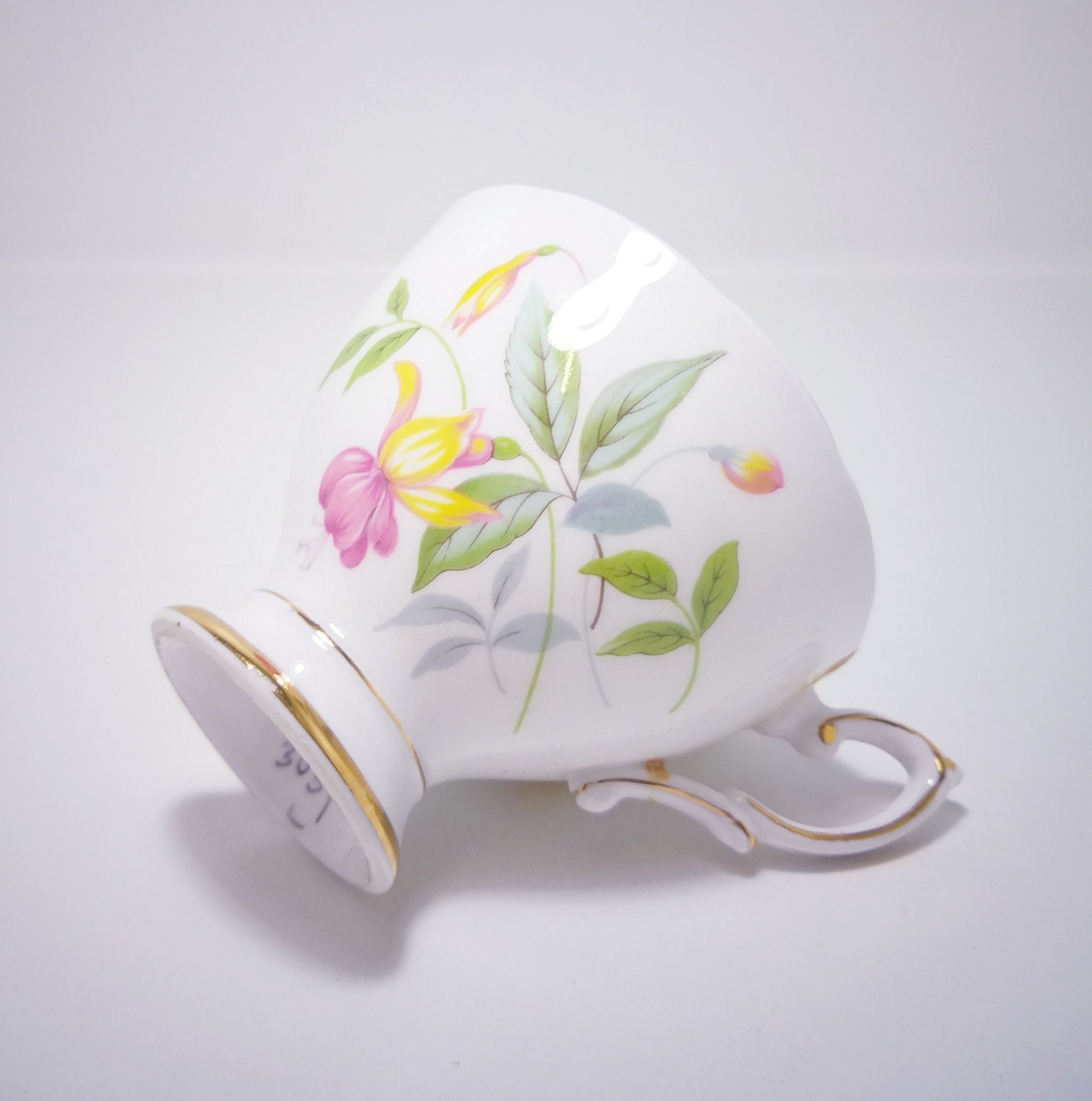 Vintage Royal Standard Tea Cup – Fuchsia Pattern 3057