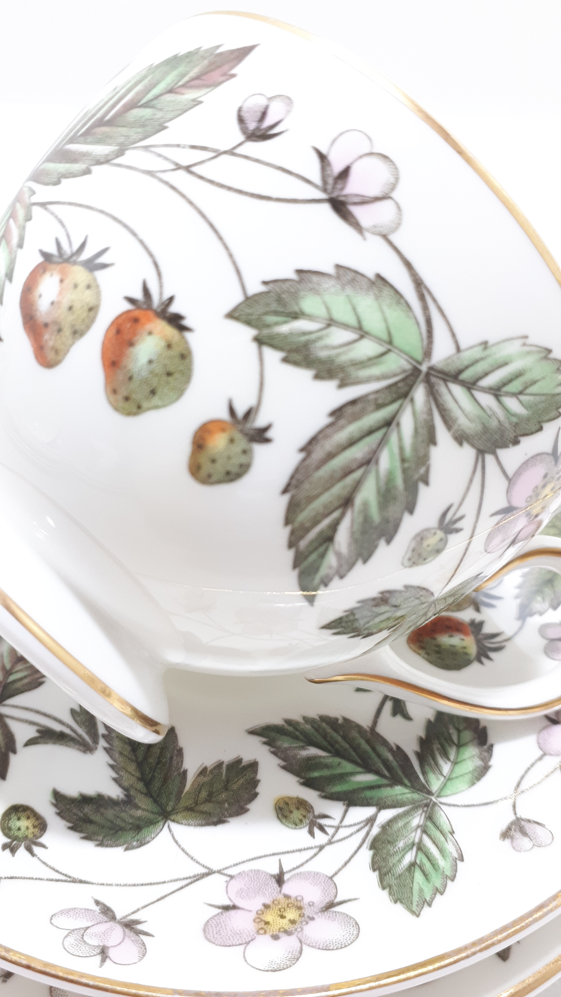 21 Piece Vintage Wedgwood Etruria Barlaston Strawberry Hills Tea Set – Circa 1957 - 1978